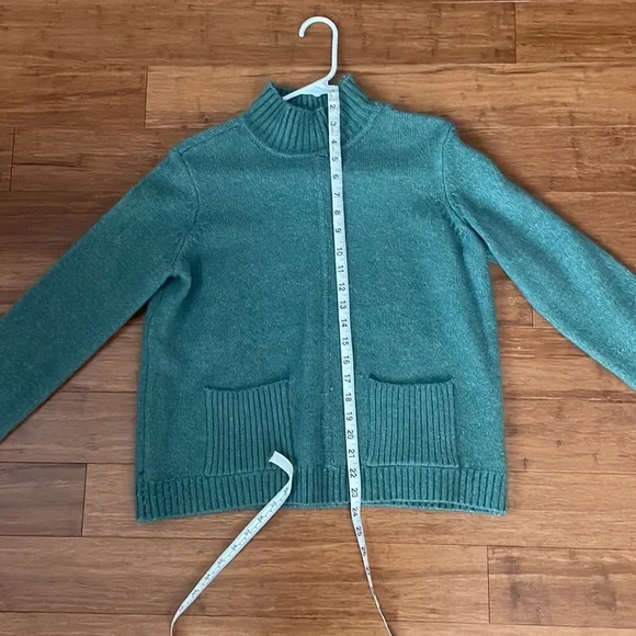 Marled brand, green turtle neck with front pockets - Picture 2 of 5
